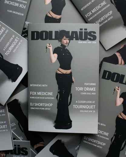 Dollhaüs Issue #001